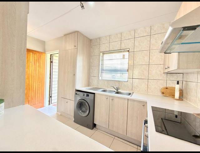 2 BEDROOM APARTMENT FOR SALE IN FOURWAYS
